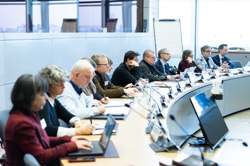 Commission hosts high-level roundtable on advancing science with AI